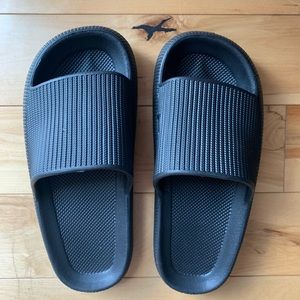 Pillow Slides Black size 36-37